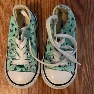 Toddler converse shoes size 6
